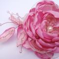 Rožinė gėlė -sagė