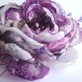Violetinių atspalvių gėlė - sagė