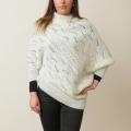 Baltas asimetriškas megztinis