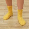 Ryškiai geltonos pūkuotos kojinytės