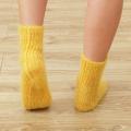 Ryškiai geltonos pūkuotos kojinytės