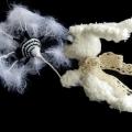 DwarvenSoul - Nertas zuikelis ir pienė / Kabinamas žaislas kiškis ir gėlė / dekoracija