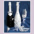 Šampano buteliai ir taures vestuvėms