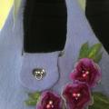 Violetinė velta rankinė su gėlėmis