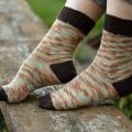 Knitfinity - Švelniai rusvos kojinės