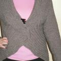 apvalus moteriskas megztinis